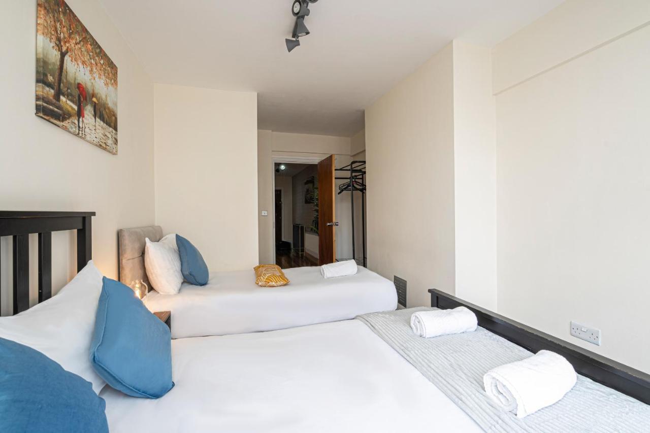 3 Bedrooms Near Hyde Park & Oxford St Apartment
