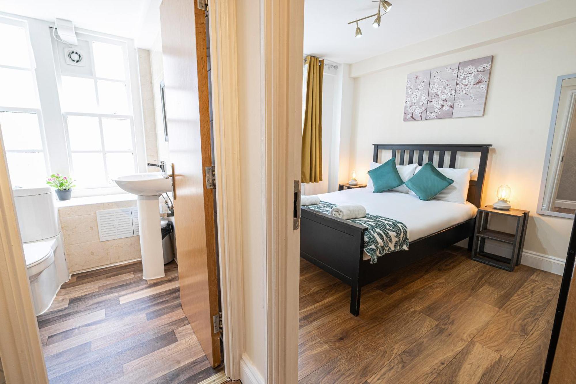 3 Bedrooms Near Hyde Park & Oxford St Apartment